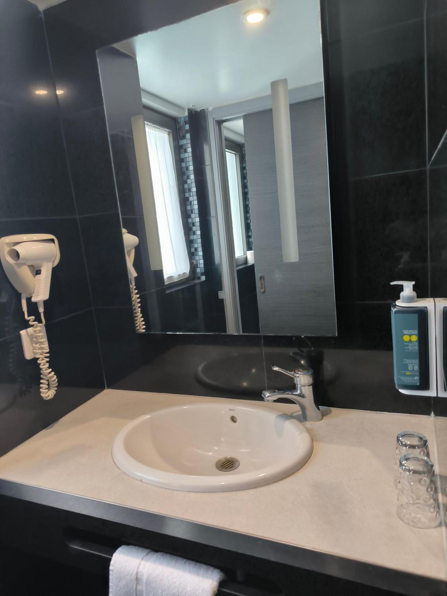 Brit Hotel Porte D'Espagne Perpignan Eksteriør bilde